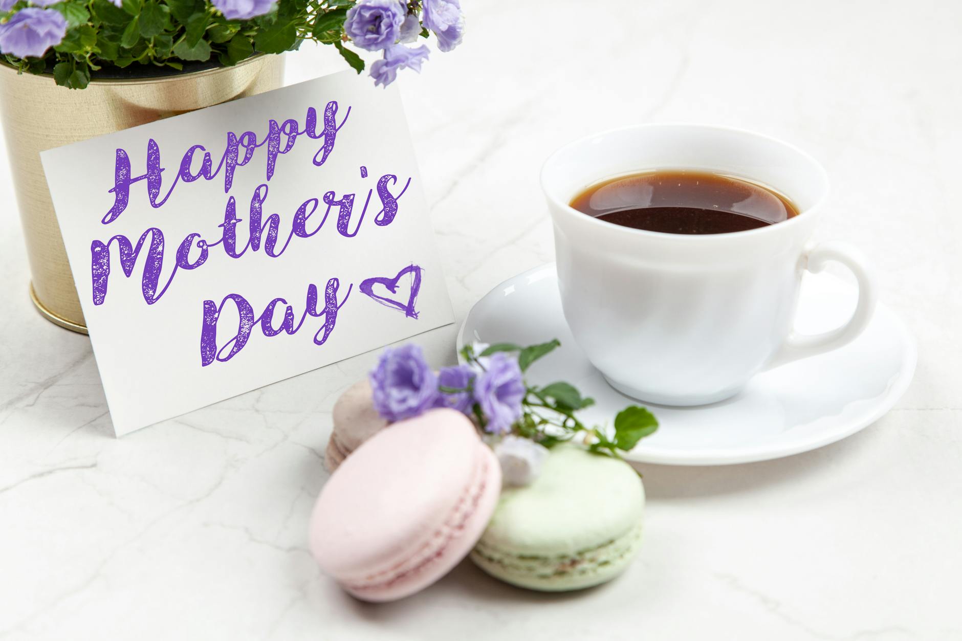 mothers-day-gift-guide-ceramic-cup-cookies