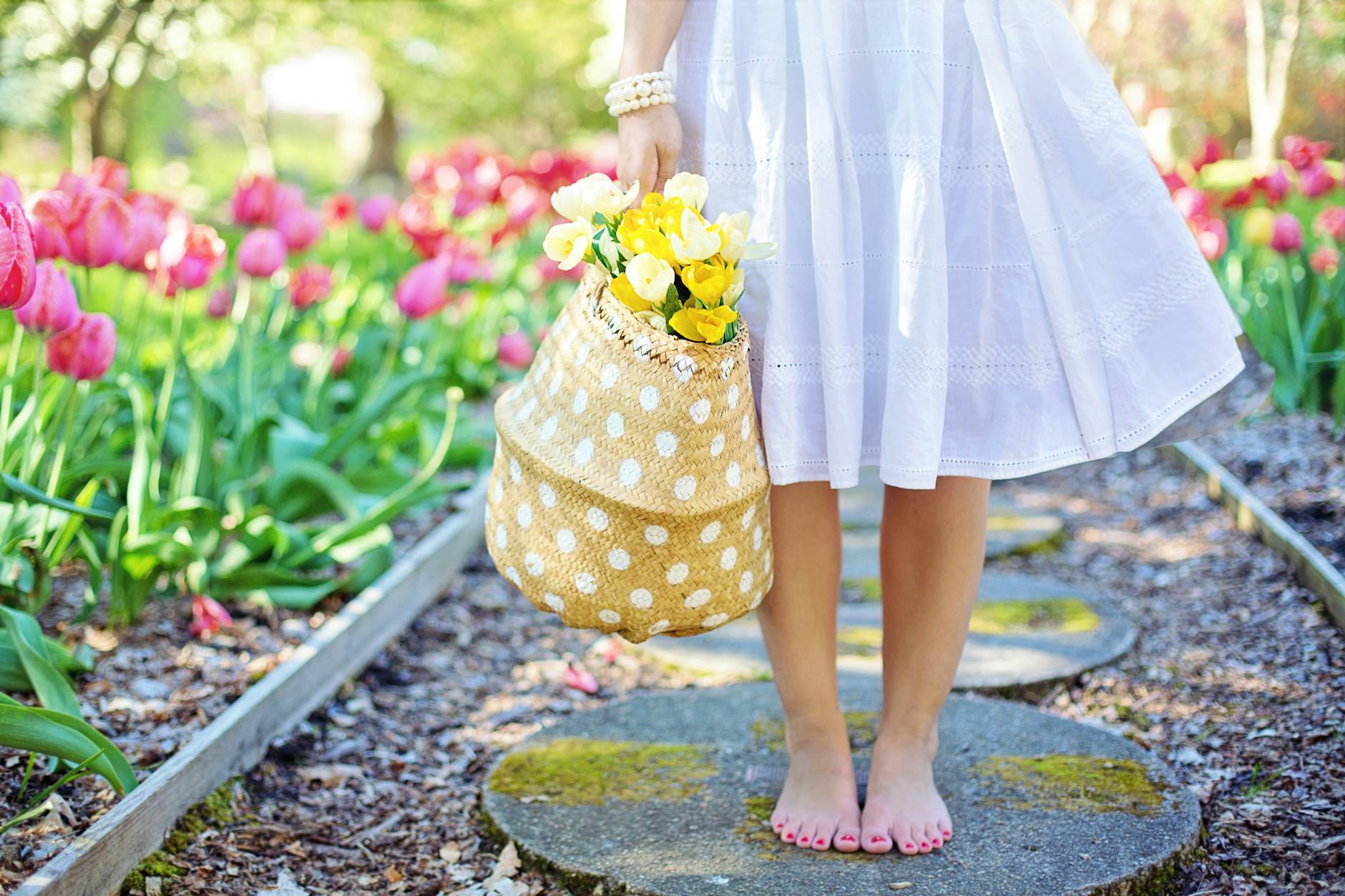 woman holding brown basket with yellow flowers for spring family photography session
