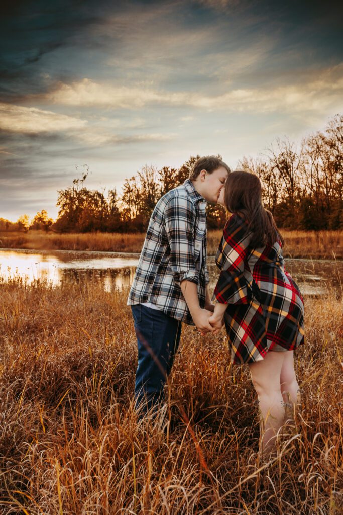 fall-maternity-photoshoot-carmel-indiana-central-park