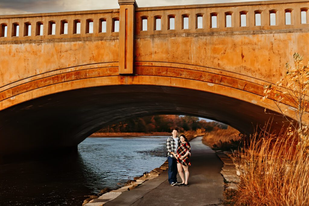 fall-maternity-photoshoot-carmel-indiana-central-park