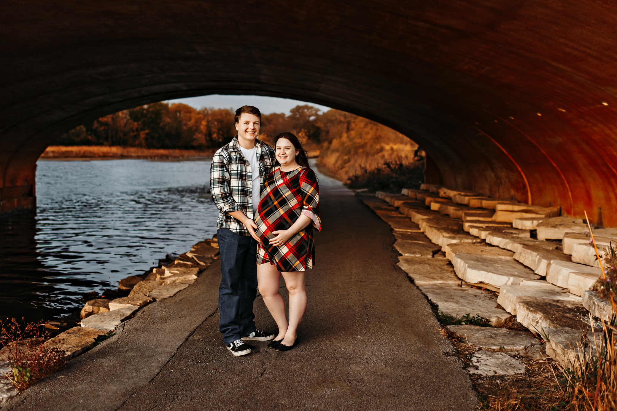 fall-maternity-photoshoot-central-park-carmel-indiana